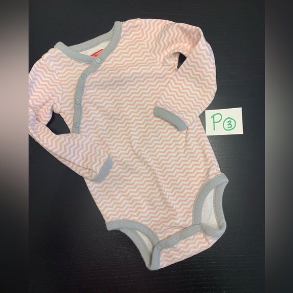 Skip Hop Other - ⭐️2/$5.00⭐️ Skip Hop 3-6m Pink Zigzag Onesie